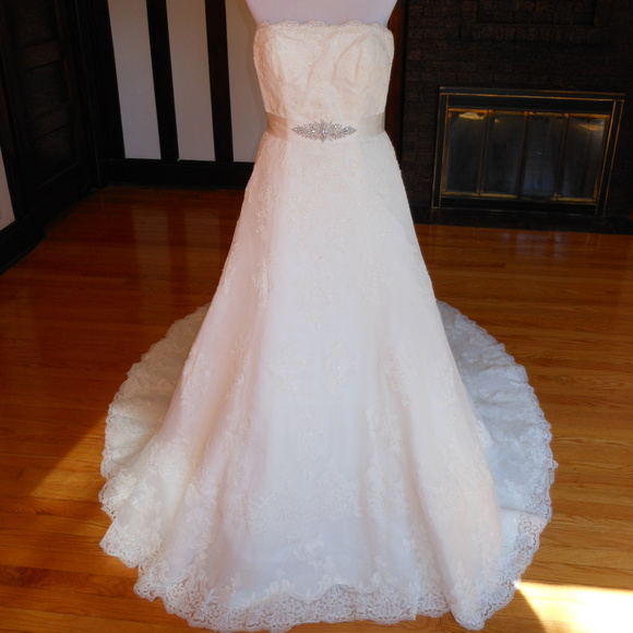 White One by Pronovias Wedding Dress Jaleah - Picture 3 of 8